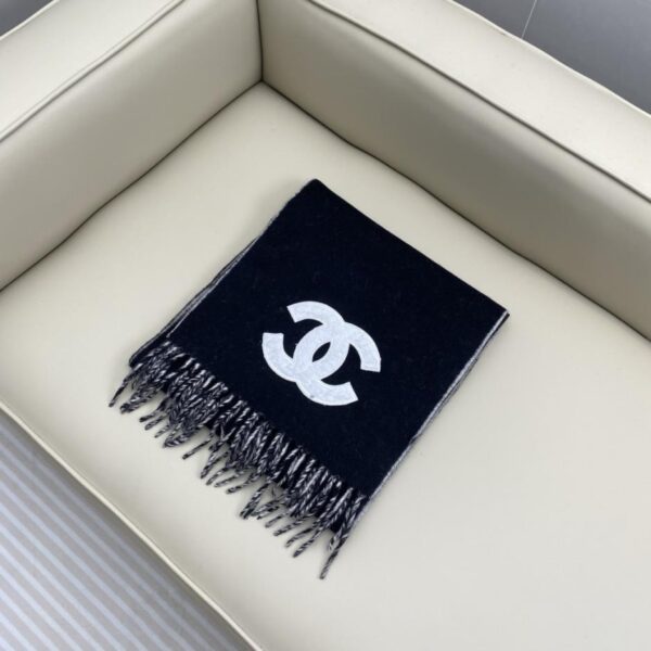 repliche,replica,perfette,siti di,affidabili,migliori siti,dove comprare,1:1,scarpe da ginnastica Scialle Chanel con logo bifacciale in tinta unita (554RN)