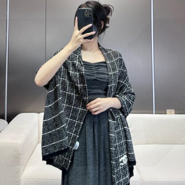 repliche,replica,perfette,siti di,affidabili,migliori siti,dove comprare,1:1,scarpe da ginnastica Scialle Chanel Double C (TYDO4)