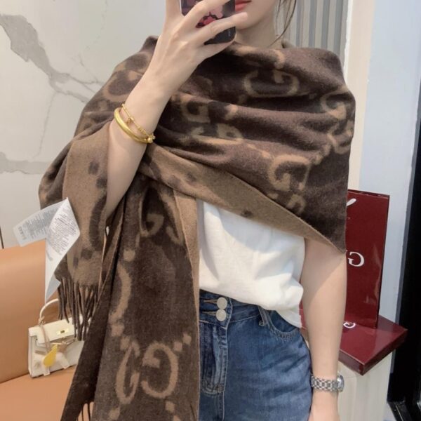 repliche,replica,perfette,siti di,affidabili,migliori siti,dove comprare,1:1,scarpe da ginnastica Gucci New Big G Sciarpa in cashmere double-face (KLCW2)