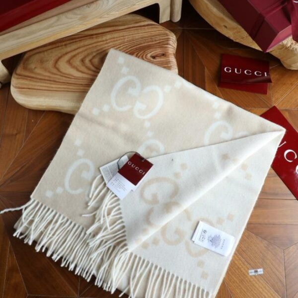 repliche,replica,perfette,siti di,affidabili,migliori siti,dove comprare,1:1,scarpe da ginnastica Gucci, sciarpa classica con doppia G e nappa jacquard bifacciale (P900W)