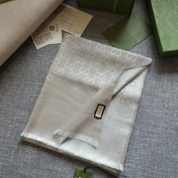 repliche,replica,perfette,siti di,affidabili,migliori siti,dove comprare,1:1,scarpe da ginnastica Sciarpa lunga GG Elegante sciarpa lunga in seta e cashmere jacquard bicolore (44C3U)