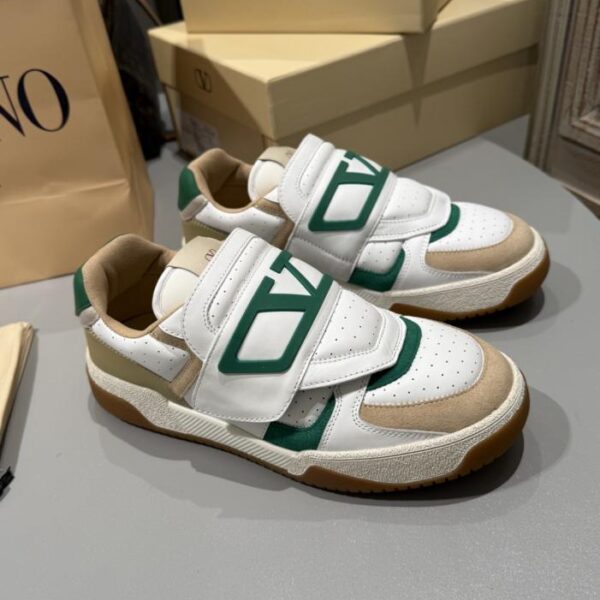 repliche,replica,perfette,siti di,affidabili,migliori siti,dove comprare,1:1,scarpe da ginnastica Gli ultimi mocassini casual in velcro di Valentino, adatti a tutte le stagioni (0E6BS)