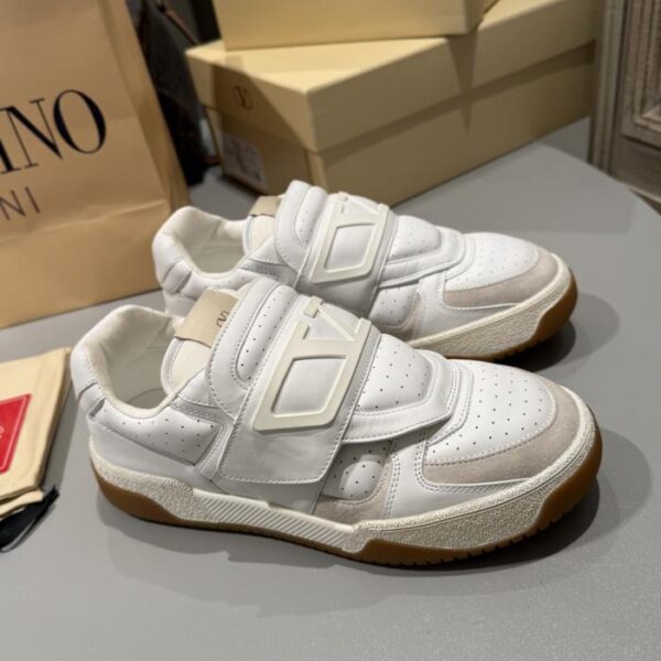 repliche,replica,perfette,siti di,affidabili,migliori siti,dove comprare,1:1,scarpe da ginnastica Gli ultimi mocassini casual in velcro di Valentino, adatti a tutte le stagioni (BUGY7)
