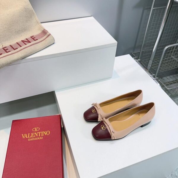 repliche,replica,perfette,siti di,affidabili,migliori siti,dove comprare,1:1,scarpe da ginnastica Scarpe alla moda Valentino di alta qualità autunno e inverno, con tacco spesso, fondo piatto, testa quadrata piccola (97OXZ)