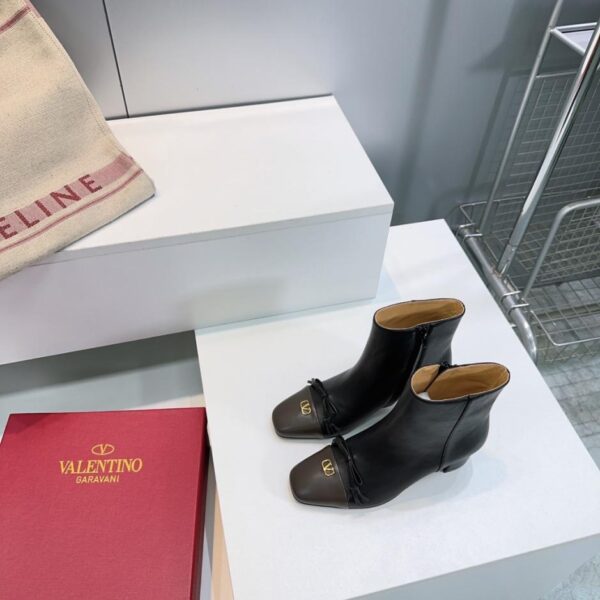 repliche,replica,perfette,siti di,affidabili,migliori siti,dove comprare,1:1,scarpe da ginnastica Scarpe basse alla moda Valentino autunno e inverno di alta qualità, con fiocco, tacco spesso, cerniera laterale, punta quadrata piccola (F073O)