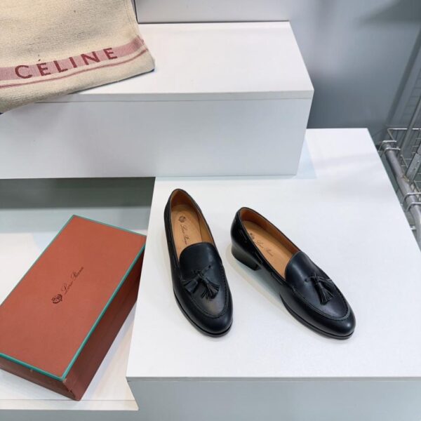 repliche,replica,perfette,siti di,affidabili,migliori siti,dove comprare,1:1,scarpe da ginnastica Loro Piana Mocassini con tacco spesso in pelle di vitello con nappe, nuovi, autunno-inverno (GD6SM)