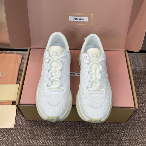 repliche,replica,perfette,siti di,affidabili,migliori siti,dove comprare,1:1,scarpe da ginnastica Nuove scarpe sportive da corsa della sfilata primavera/estate di MiuMiu (00FLH)