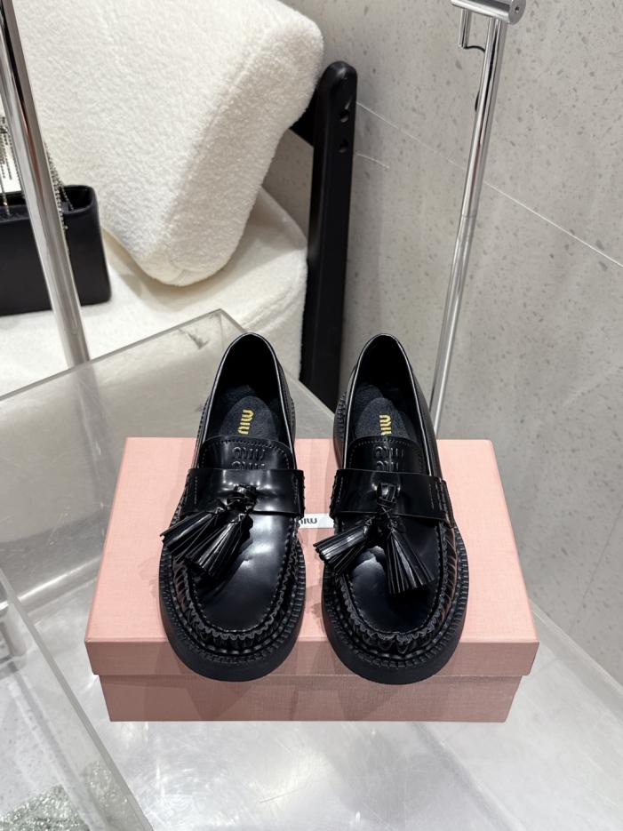repliche,replica,perfette,siti di,affidabili,migliori siti,dove comprare,1:1,scarpe da ginnastica Mocassini con nappe Miu Miu autunno/inverno (BYML0) repliche,replica,perfette,siti di,affidabili,migliori siti,dove comprare,1:1,scarpe da ginnastica Mocassini con nappe Miu Miu autunno/inverno (BYML0)
