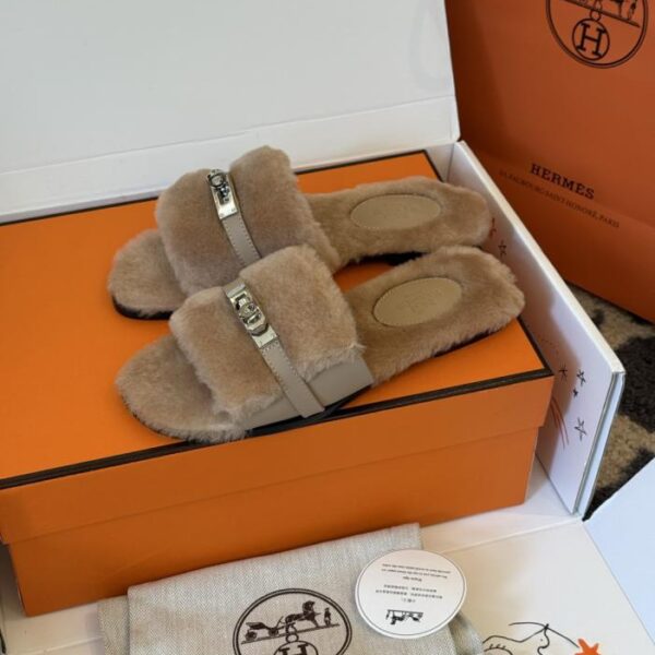 Pantofole Hermes Kelly in pelliccia, versione top, in pelle e cuciture in pelliccia, in pelle di pecora (5ZD2E)