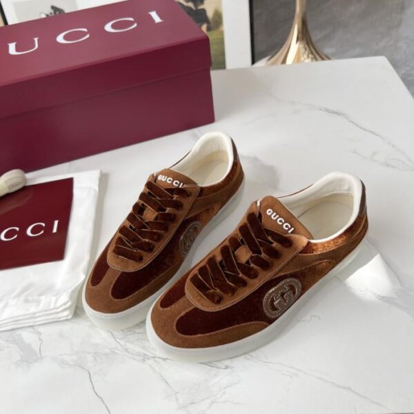 repliche,replica,perfette,siti di,affidabili,migliori siti,dove comprare,1:1,scarpe da ginnastica Le ultime scarpe da ginnastica tedesche di GUCCI, in pelle con doppia G e lettere Gucci tridimensionali (5ENJ9)