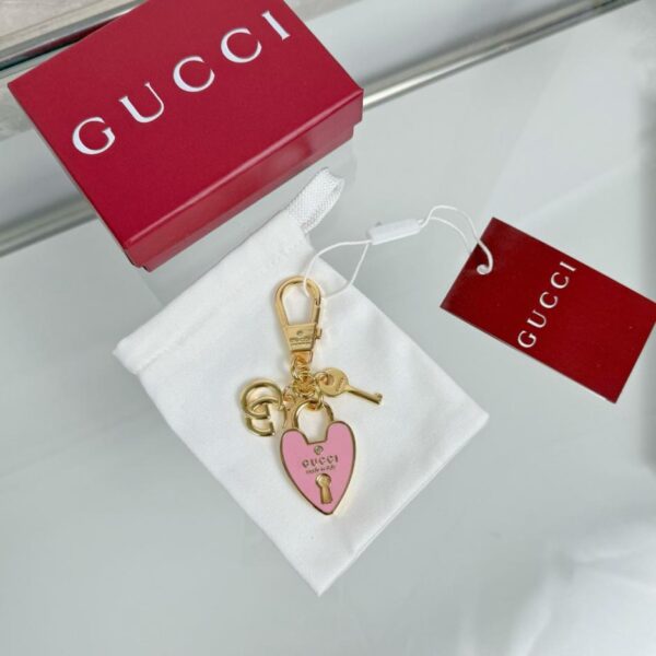 repliche,replica,perfette,siti di,affidabili,migliori siti,dove comprare,1:1,scarpe da ginnastica Nuovo portachiavi Gucci con ciondolo a forma di cuore e ciondolo per auto (N0QQ2)