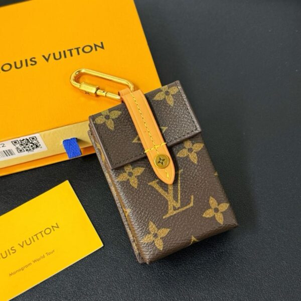 repliche,replica,perfette,siti di,affidabili,migliori siti,dove comprare,1:1,scarpe da ginnastica Nuovo arrivo ️Portasigarette vintage Louis Vuitton ️Può contenere cuffie, monete, chiavi della macchina, sigarette e altri piccoli oggetti (X0LMU)