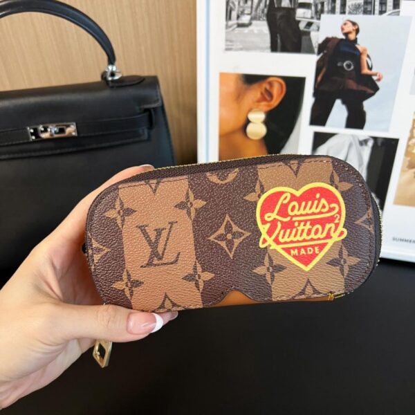 repliche,replica,perfette,siti di,affidabili,migliori siti,dove comprare,1:1,scarpe da ginnastica Nuovo arrivo, 17 colori, astuccio grande per occhiali, nuovo astuccio per occhiali WOODY di Louis Vuitton, astuccio per occhiali da sole codice G10654 (1IMNP)