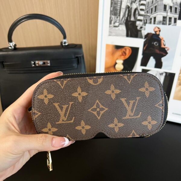 repliche,replica,perfette,siti di,affidabili,migliori siti,dove comprare,1:1,scarpe da ginnastica Nuovo arrivo, 17 colori, astuccio grande per occhiali, nuovo astuccio per occhiali WOODY di Louis Vuitton, astuccio per occhiali da sole codice G10654 (MX74Y)