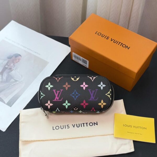 repliche,replica,perfette,siti di,affidabili,migliori siti,dove comprare,1:1,scarpe da ginnastica Nuovo astuccio per occhiali grande Gl1332 LOUIS VUITTON LV xTM Astuccio per occhiali da sole Astuccio per occhiali da sole (73RST)