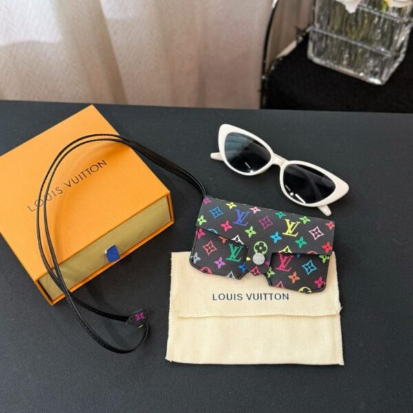 repliche,replica,perfette,siti di,affidabili,migliori siti,dove comprare,1:1,scarpe da ginnastica Nuovo arrivo borsa per occhiali LOUIS VUITTON nuova in 4 colori (J76DY)