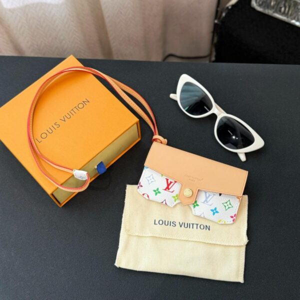 repliche,replica,perfette,siti di,affidabili,migliori siti,dove comprare,1:1,scarpe da ginnastica Nuovo arrivo borsa per occhiali LOUIS VUITTON in 4 colori (U6SB4)
