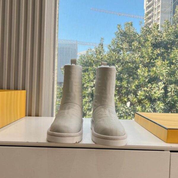 repliche,replica,perfette,siti di,affidabili,migliori siti,dove comprare,1:1,scarpe da ginnastica Nuove scarpe, pantofole e stivali da neve in cotone FENDI (Y3HQ3)