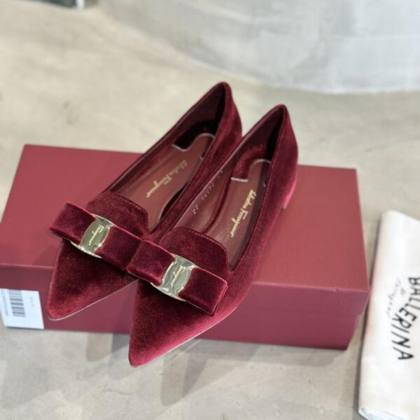 repliche,replica,perfette,siti di,affidabili,migliori siti,dove comprare,1:1,scarpe da ginnastica SF Salvatore Ferragamo Vara Velvet Large Bow Round Toe Golden Plum Blossom Heels (DOIOX)