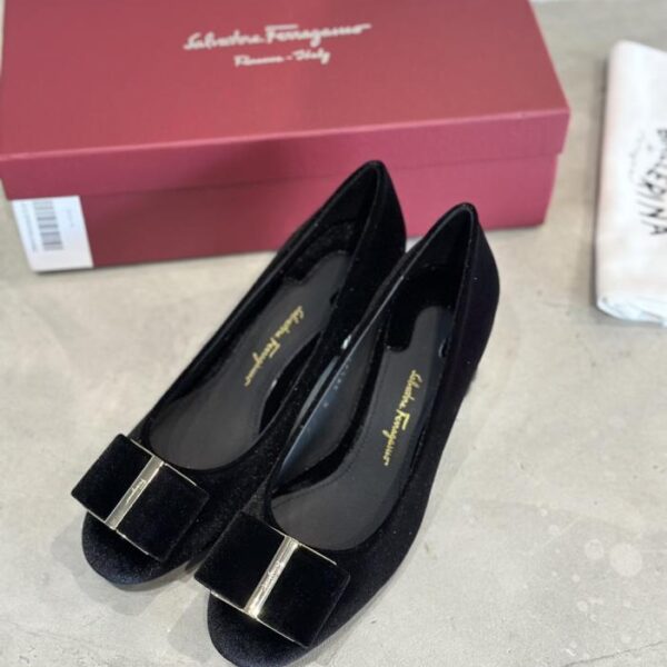 repliche,replica,perfette,siti di,affidabili,migliori siti,dove comprare,1:1,scarpe da ginnastica SF Salvatore Ferragamo Vara Velvet Large Bow Round Toe Golden Plum Blossom Heels (YAEWO)