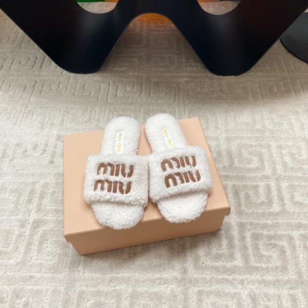 repliche,replica,perfette,siti di,affidabili,migliori siti,dove comprare,1:1,scarpe da ginnastica Miu Miu, nuove pantofole in pelliccia autunno e inverno (4AKKE)