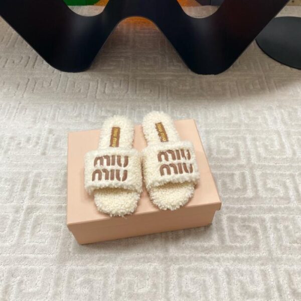 repliche,replica,perfette,siti di,affidabili,migliori siti,dove comprare,1:1,scarpe da ginnastica Miu Miu, nuove pantofole in pelliccia per l’autunno e l’inverno (O5YRW)