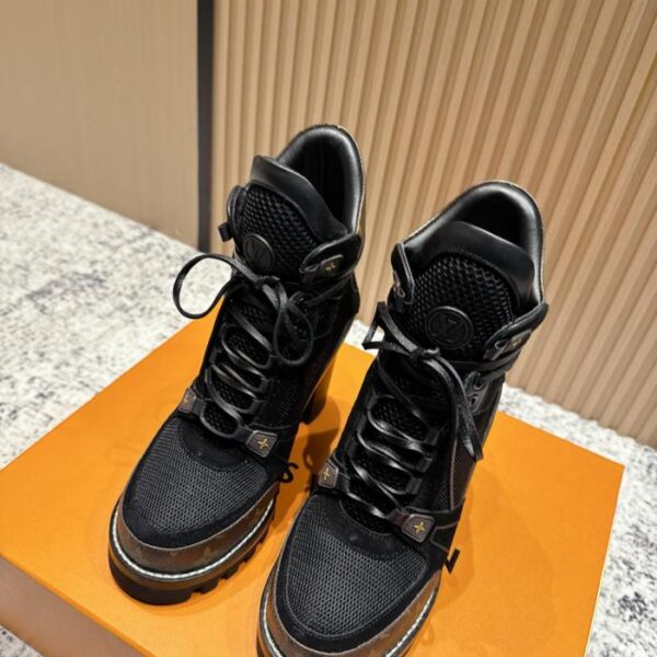 repliche,replica,perfette,siti di,affidabili,migliori siti,dove comprare,1:1,scarpe da ginnastica Versione top degli stivaletti con tacco alto LV Nuovi stivali con tacco alto per l’autunno e l’inverno (B5C5B)