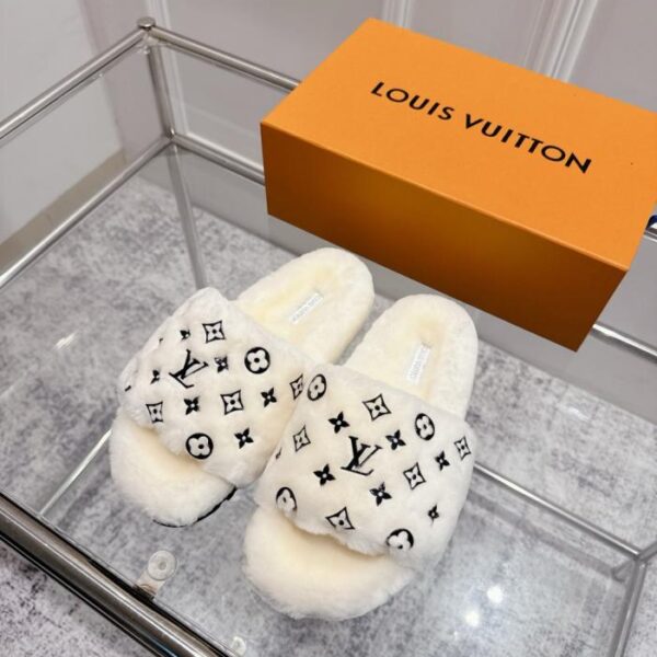 repliche,replica,perfette,siti di,affidabili,migliori siti,dove comprare,1:1,scarpe da ginnastica Pantofole Louis Vuitton in lana vergine per l’inizio dell’autunno (RKGGV)