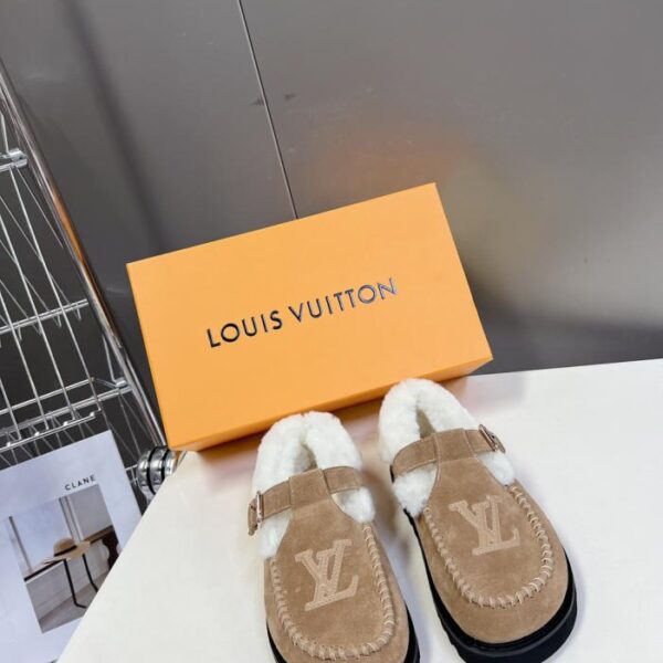 repliche,replica,perfette,siti di,affidabili,migliori siti,dove comprare,1:1,scarpe da ginnastica Le ultime pantofole in pura lana di Louis Vuitton per l’autunno e l’inverno, con suola spessa e rialzata, sono pantofole da esterno in lana (JVF6Y).