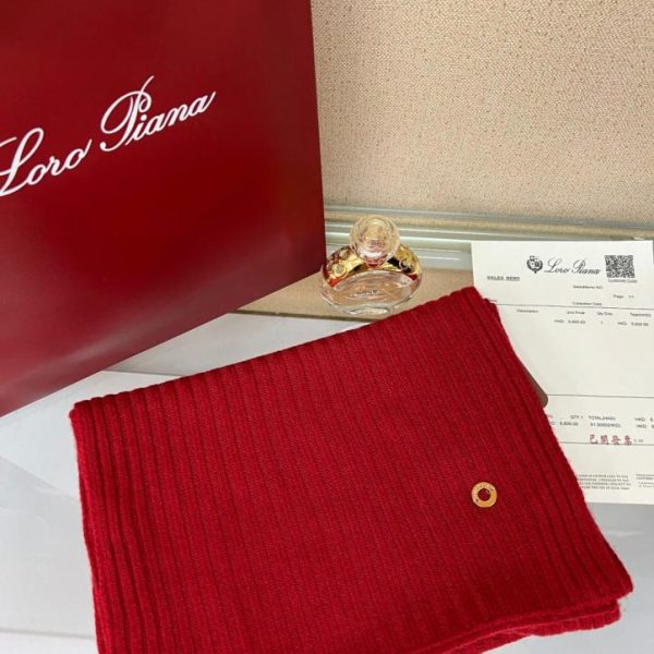 repliche,replica,perfette,siti di,affidabili,migliori siti,dove comprare,1:1,scarpe da ginnastica Completo in maglia con volant in cashmere Loro Piana e cappello in cashmere 100% (3QVIR)