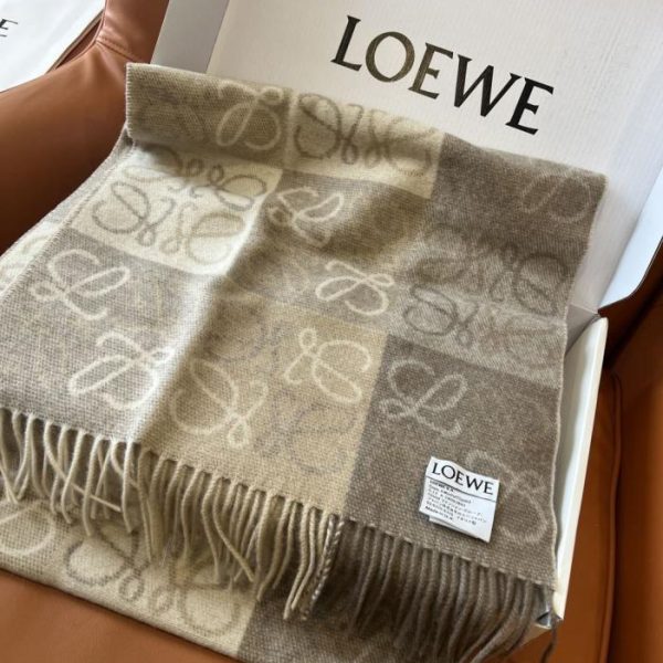 repliche,replica,perfette,siti di,affidabili,migliori siti,dove comprare,1:1,scarpe da ginnastica Sciarpa a scacchiera double-face Loewe color tè al latte, versione aggiornata con design jacquard con logo semplice ed elegante (G0XFJ)