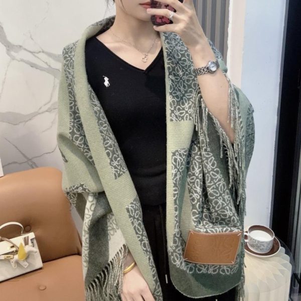 repliche,replica,perfette,siti di,affidabili,migliori siti,dove comprare,1:1,scarpe da ginnastica Nuovo scialle in lana jacquard bicolore color cammello e verde latte di Loewe (NISY3)