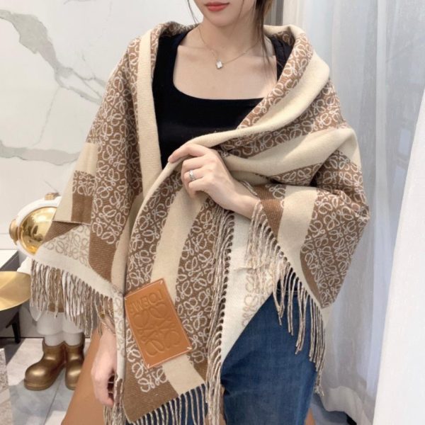 repliche,replica,perfette,siti di,affidabili,migliori siti,dove comprare,1:1,scarpe da ginnastica Nuovo scialle in lana jacquard bicolore color cammello e verde latte di Loewe (WY83J)
