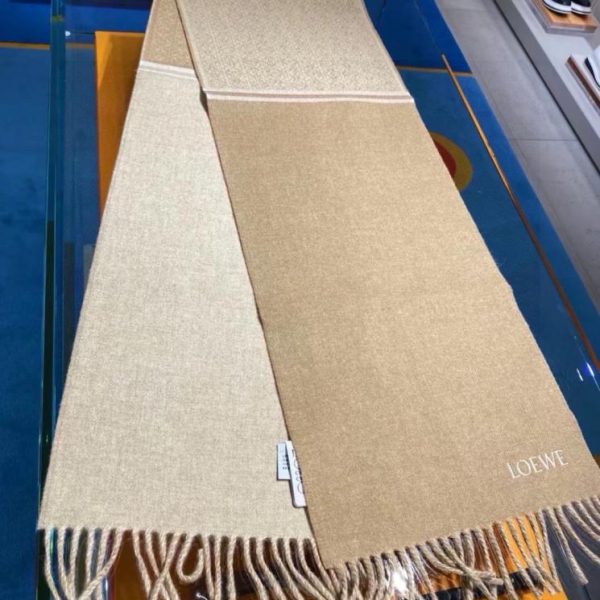 LOEWE Nuova sciarpa jacquard in misto cashmere e lana (NGF69)