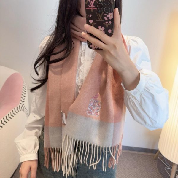 repliche,replica,perfette,siti di,affidabili,migliori siti,dove comprare,1:1,scarpe da ginnastica La delicata sciarpa reversibile di Loewe (KJNAR)