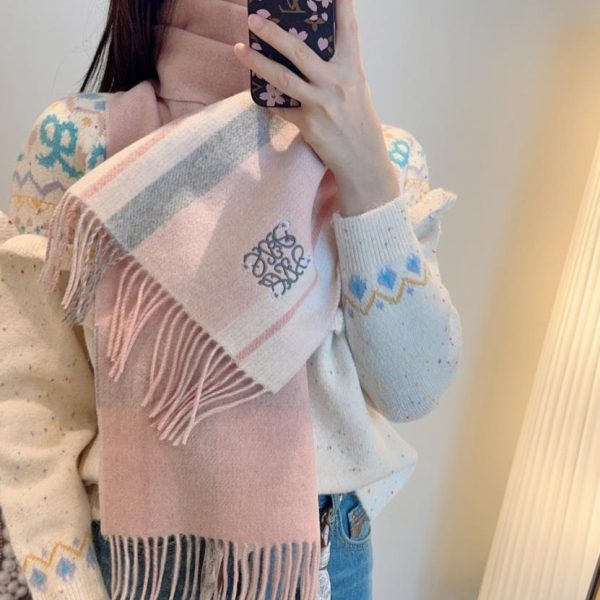 repliche,replica,perfette,siti di,affidabili,migliori siti,dove comprare,1:1,scarpe da ginnastica L’elegante sciarpa reversibile di Loewe (FWCOC)