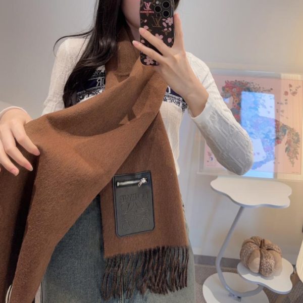 repliche,replica,perfette,siti di,affidabili,migliori siti,dove comprare,1:1,scarpe da ginnastica Sciarpa reversibile delicata di Loewe (OEK57)