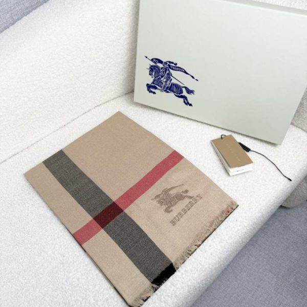 repliche,replica,perfette,siti di,affidabili,migliori siti,dove comprare,1:1,scarpe da ginnastica Burberry Classic Camel Color: Sciarpa sottile in velluto con motivo a rombi (D6W0V)