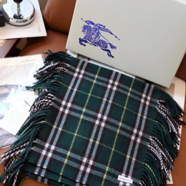 repliche,replica,perfette,siti di,affidabili,migliori siti,dove comprare,1:1,scarpe da ginnastica Sciarpa in cashmere con nappe grandi Burberry (8B905)