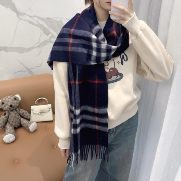 repliche,replica,perfette,siti di,affidabili,migliori siti,dove comprare,1:1,scarpe da ginnastica Sciarpa classica in cashmere a quadri di Burberry (5YSA7)