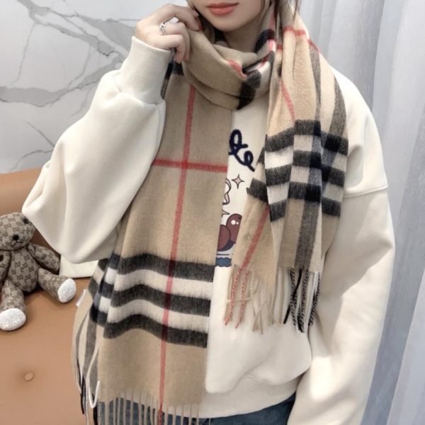 repliche,replica,perfette,siti di,affidabili,migliori siti,dove comprare,1:1,scarpe da ginnastica Sciarpa classica in cashmere a quadri di Burberry (A7HOQ)