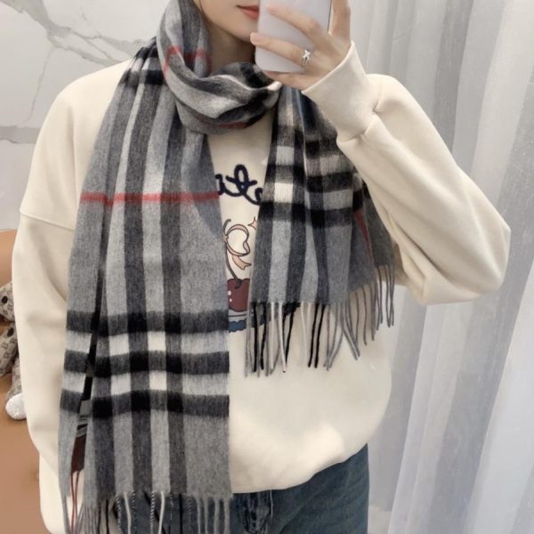repliche,replica,perfette,siti di,affidabili,migliori siti,dove comprare,1:1,scarpe da ginnastica Sciarpa classica in cashmere a quadri di Burberry (E0W0Y)