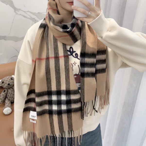repliche,replica,perfette,siti di,affidabili,migliori siti,dove comprare,1:1,scarpe da ginnastica La classica sciarpa a quadri in cashmere di Burberry (IG9KB)
