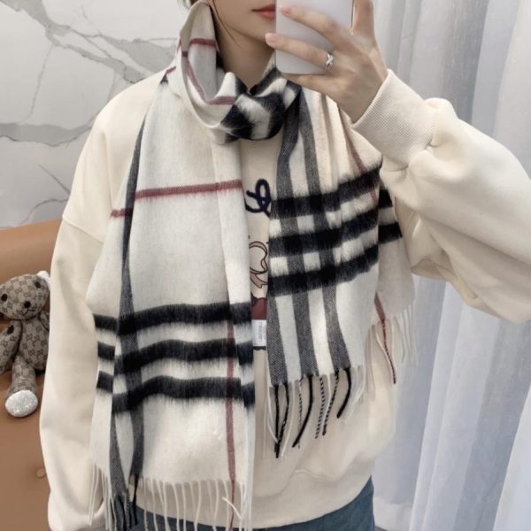 repliche,replica,perfette,siti di,affidabili,migliori siti,dove comprare,1:1,scarpe da ginnastica Sciarpa classica in cashmere a quadri di Burberry (T2XYI)