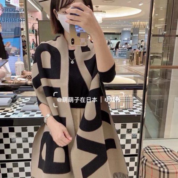 repliche,replica,perfette,siti di,affidabili,migliori siti,dove comprare,1:1,scarpe da ginnastica L’ultima sciarpa in stile boutique di Burberry, realizzata in tessuto tinto in filo a doppio strato di alta qualità e cashmere di seta di prima qualità al 100% (T7ADD).