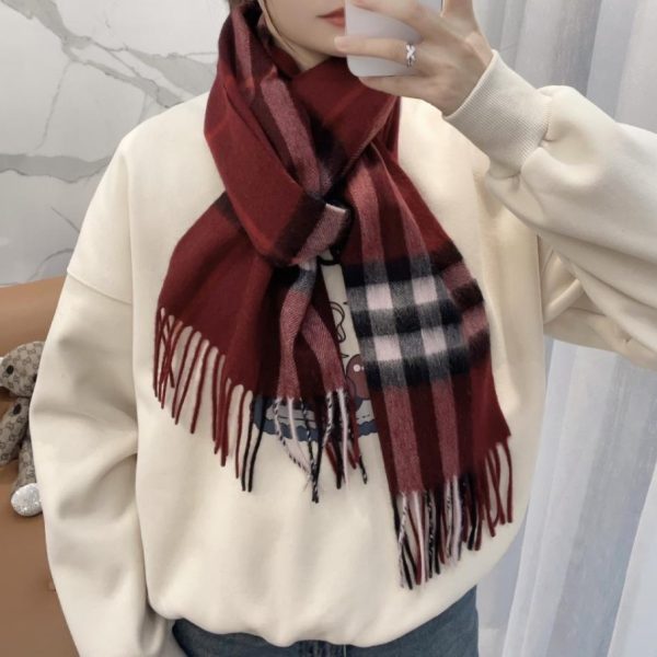 repliche,replica,perfette,siti di,affidabili,migliori siti,dove comprare,1:1,scarpe da ginnastica Sciarpa classica in cashmere a quadri di Burberry (H06MV)