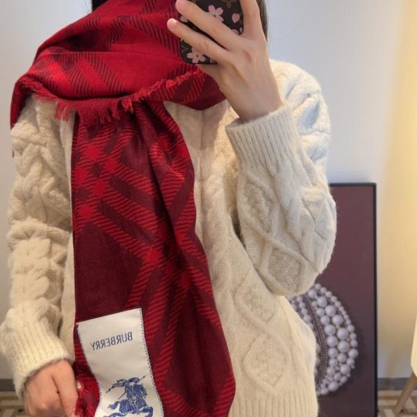 Sciarpa lunga Burberry con motivo a quadri (QM3QU)