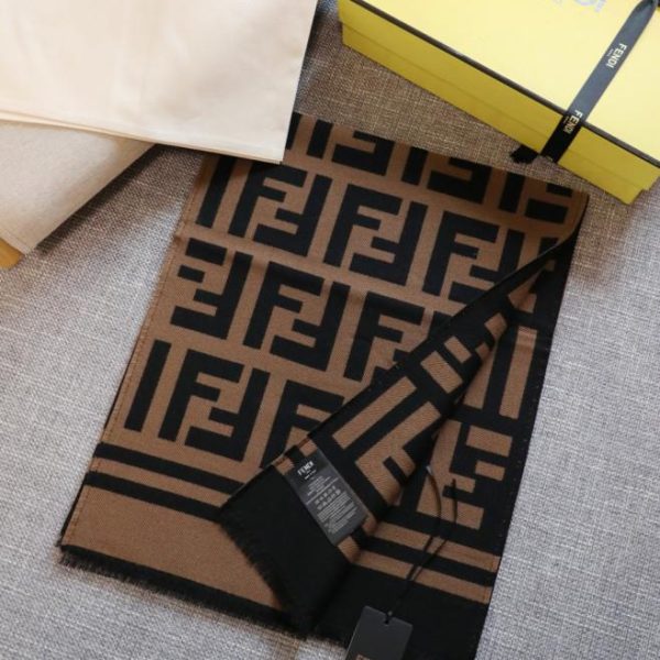 repliche,replica,perfette,siti di,affidabili,migliori siti,dove comprare,1:1,scarpe da ginnastica Sciarpa classica Fendi con doppia F (1E5U9)