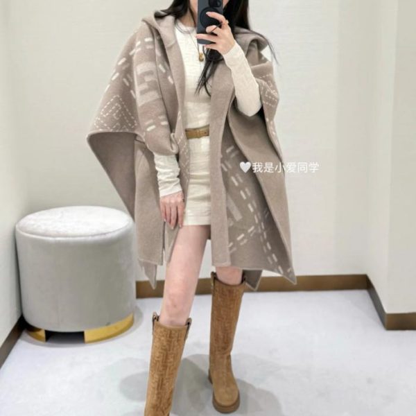 repliche,replica,perfette,siti di,affidabili,migliori siti,dove comprare,1:1,scarpe da ginnastica Mantella in lana con tasca grande Fendi (RRXIC)