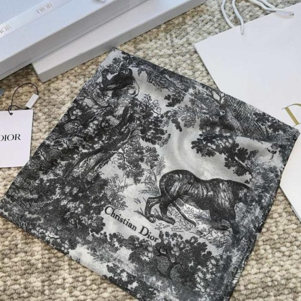 repliche,replica,perfette,siti di,affidabili,migliori siti,dove comprare,1:1,scarpe da ginnastica Nuova sciarpa/scialle in seta e cashmere con stampa animalier Jungle di Dior (XDCV4)